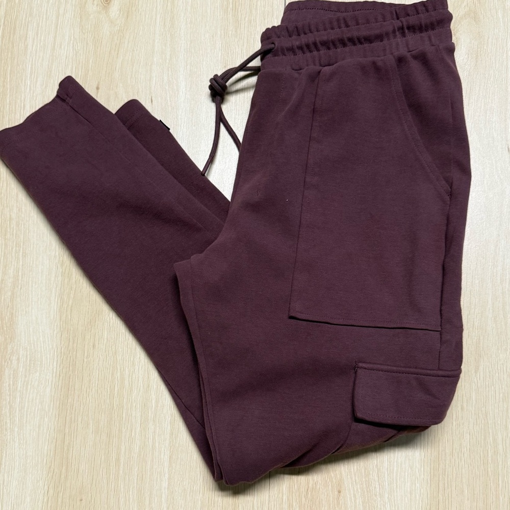 Alphalete Joggers/ Sweatpants